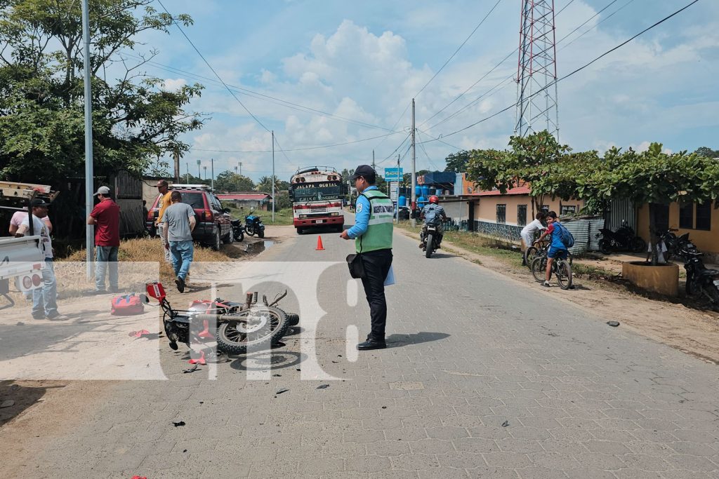 Foto: Motociclista resulta con lesiones leves tras colisión con camión en Jalapa/TN8