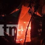 Foto: Incendio arrasa con vivienda de joven madre en el barrio Milagro de Dios, Managua/TN8