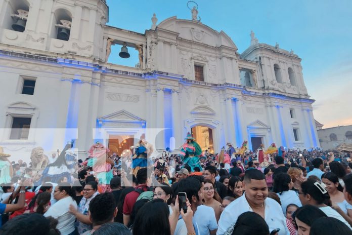 Foto: León se desborda con el tradicional grito de ¿Quién Causa Tanta Alegría?/ TN8