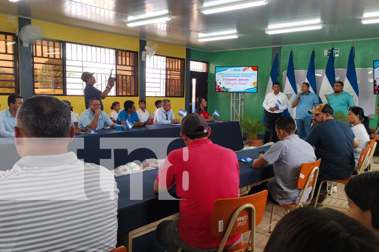 Foto: MINED entrega útiles deportivos para promover el deporte escolar