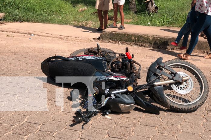 Foto: Aparatoso accidente en Bilwi deja a dos motociclistas en cuidados intensivos/TN8