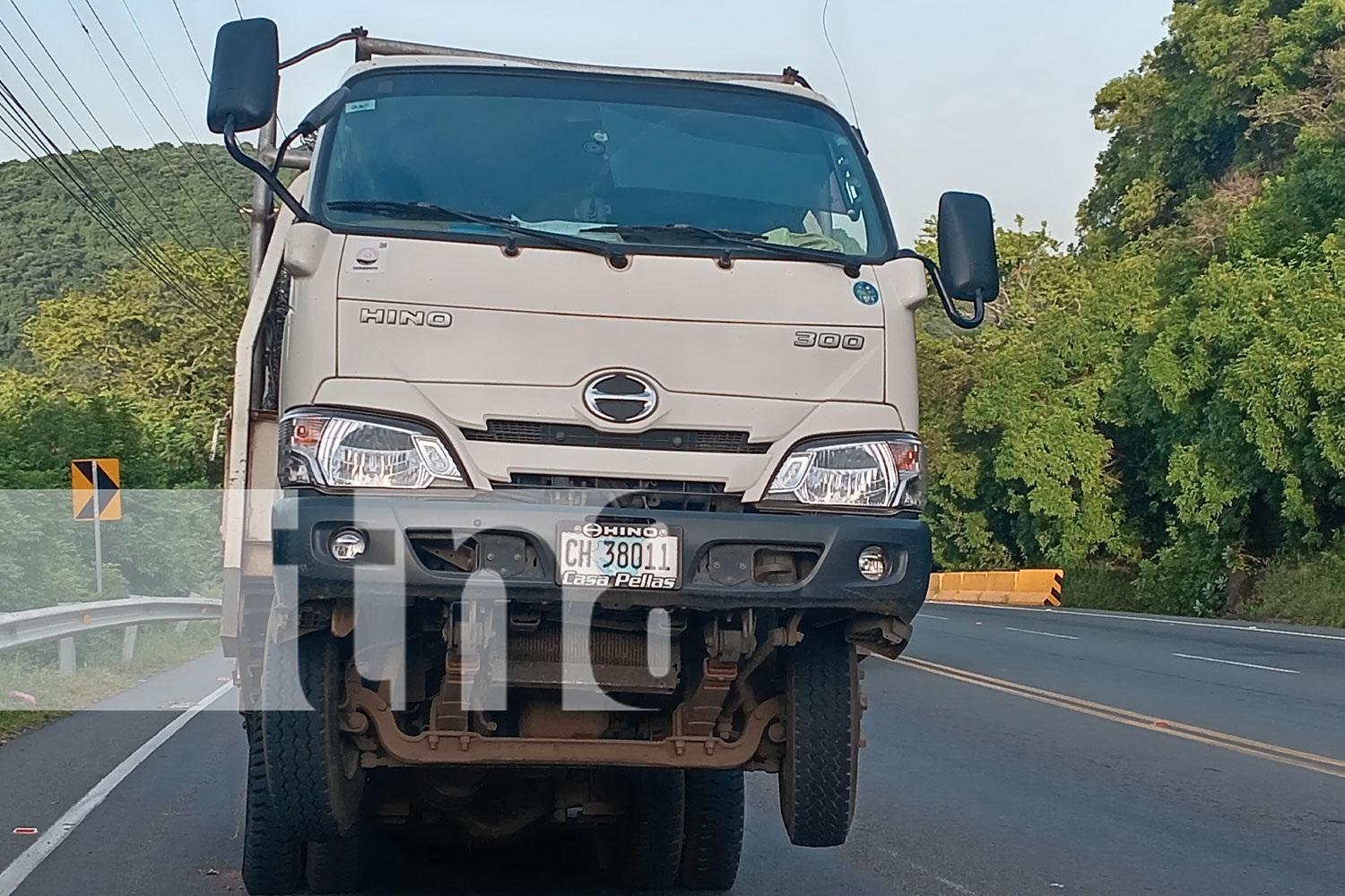 Foto: Camión en la cuesta El Plomo casi provoca un accidente por sobrepeso/TN8