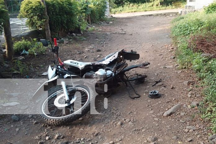 Foto: En Ometepe, esta mañana apareció tirada una motocicleta/TN8