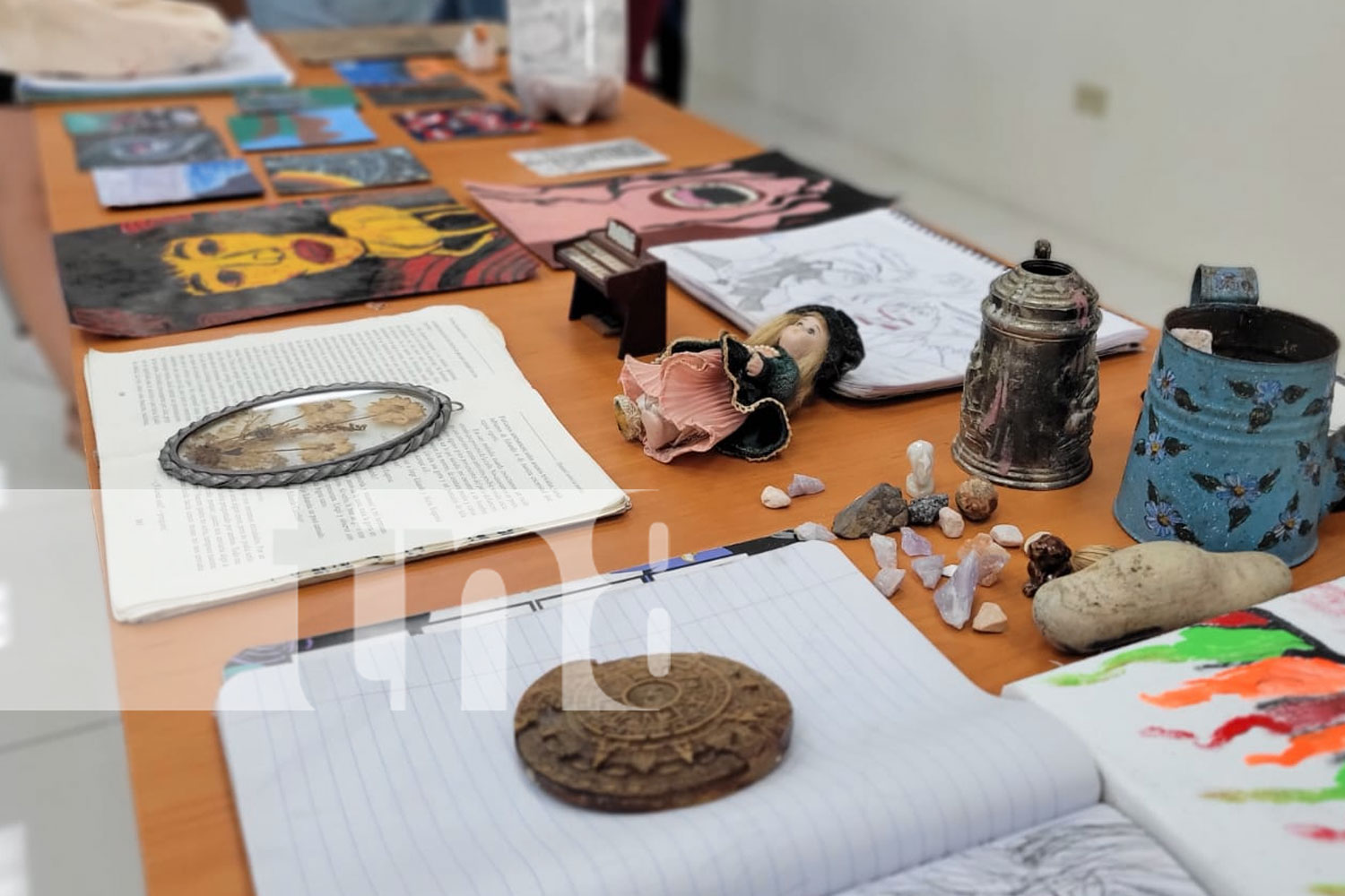 Foto: Estudiantes liberan sus emociones a través del arte en muestra 'Terror Psicológico'/TN8