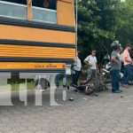 Foto: Motociclista sufre lesiones al chocar con autobús estacionado en Chontales/TN8