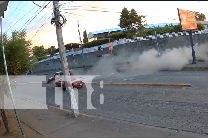 Foto: ¡El taxi volador! Conductor acelera vehículo y pone en riesgo su propia vida en Managua/ TN8