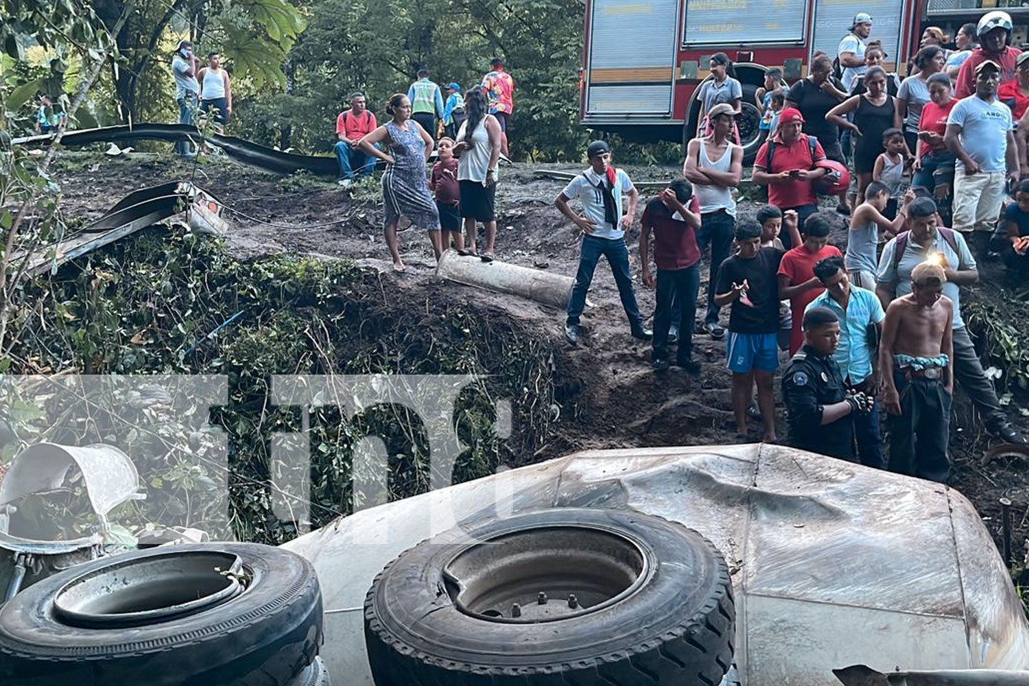 Foto: Trágico accidente en Chontales: Camión mezclador de concreto se desploma en abismo/TN8