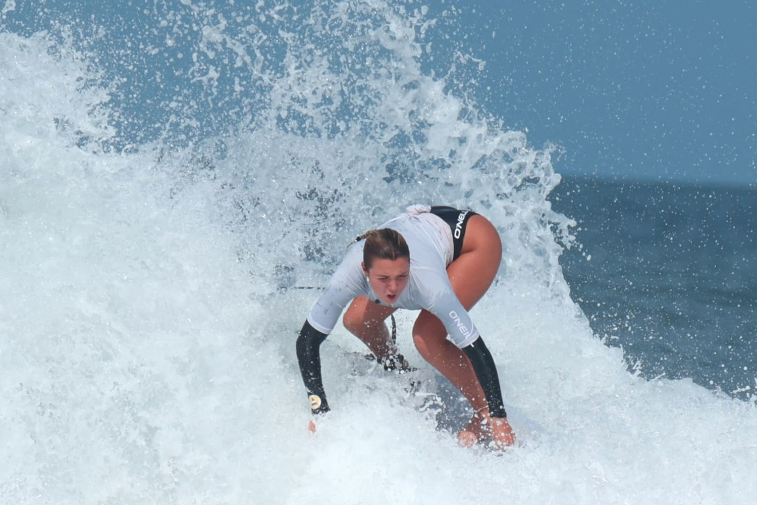 Foto: La surfista profesional Candelaria Resano, regresa a las olas en su tierra natal /TN8