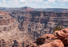 Foto: Estados Unidos, un sujeto trató saltar ilegalmente desde el borde del Gran Cañón/Cortesía