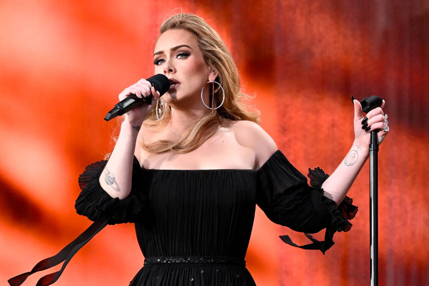 Foto: Adele reveló ante su público en Alemania que se comprometió/Cortesía