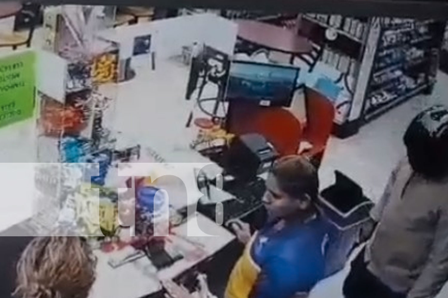 Foto: Una tienda de conveniencia fue asaltada por un hombre/TN8