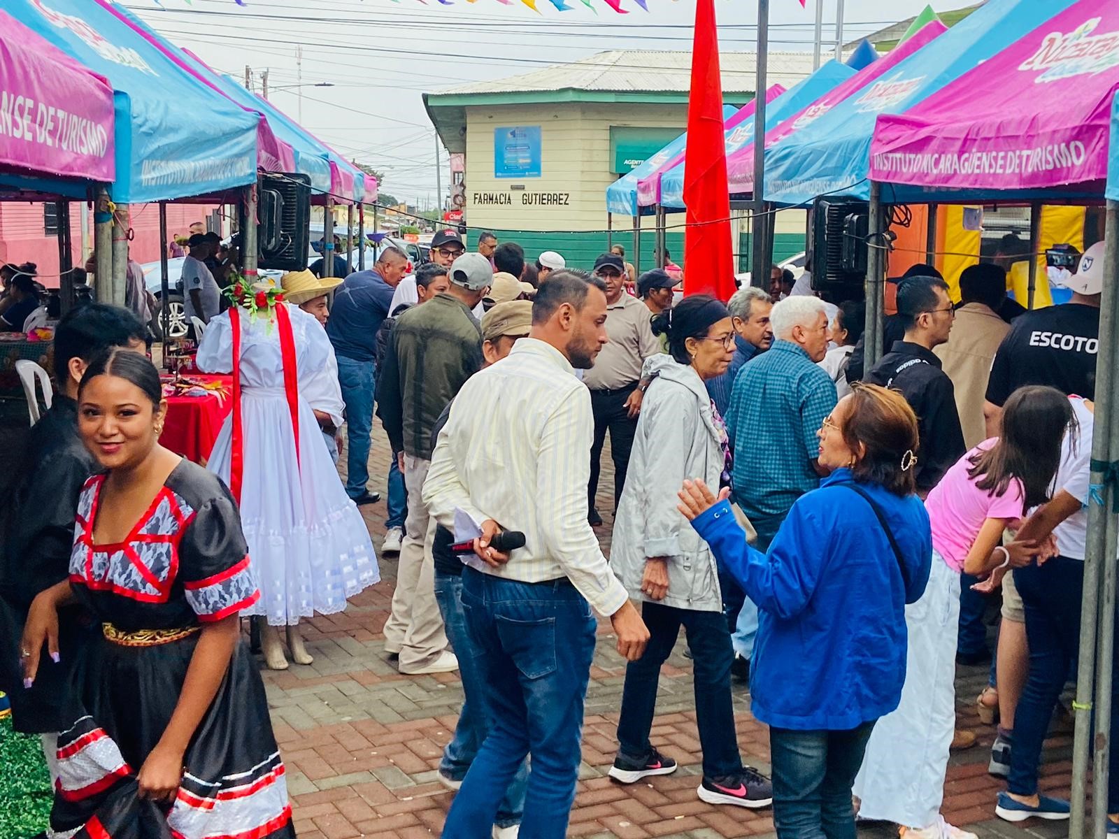 Foto: Ocho municipios exhiben vestimenta tradicional en el Festival de la Cotona en Nicaragua