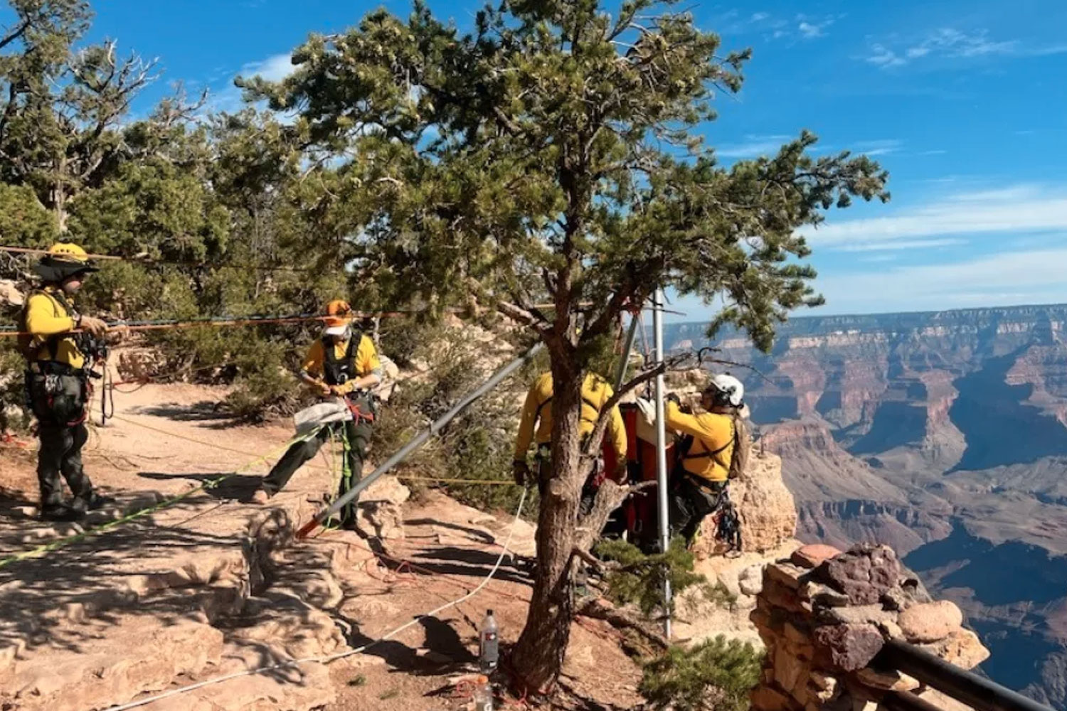 Foto: Estados Unidos, un sujeto trató saltar ilegalmente desde el borde del Gran Cañón/Cortesía