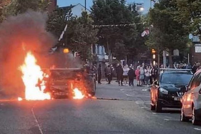 Foto: Reino Unido sigue sumergido en los disturbios que se iniciaron tras el apuñalamiento de varios menores/Cortesía