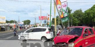 Foto: Imprudente taxista se pasa el semáforo en rojo en Managua/TN8