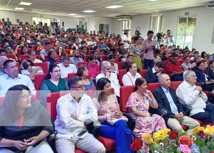 Foto: Homenaje a Tomás y Fidel desde la Universidad Nacional Agraria / TN8