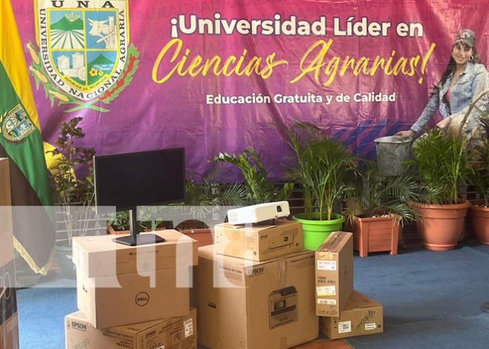 Foto: Nuevos equipos de computación para la Universidad Nacional Agraria / TN8