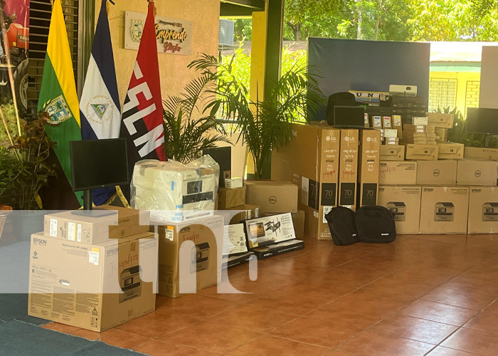 Foto: Nuevos equipos de computación para la Universidad Nacional Agraria / TN8