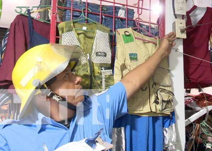 Foto: Inspección bomberil en el Mercado Roger Deshon, Managua / TN8