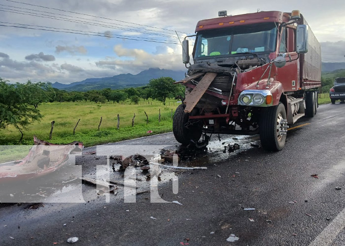 Foto: Choque de dos camiones en Boaco / TN8