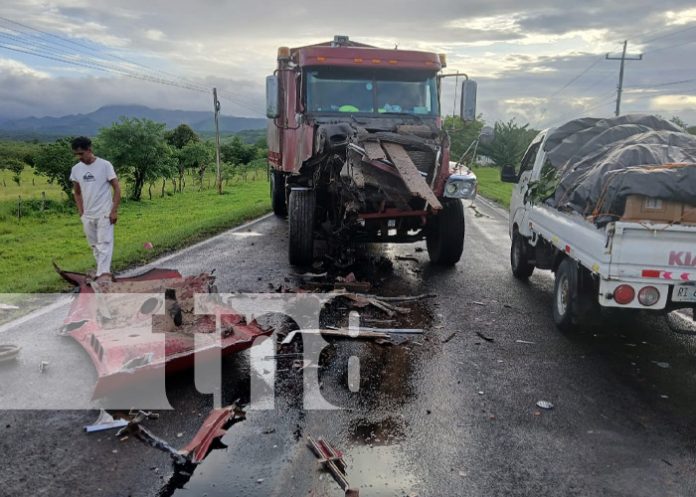 Foto: Choque de dos camiones en Boaco / TN8