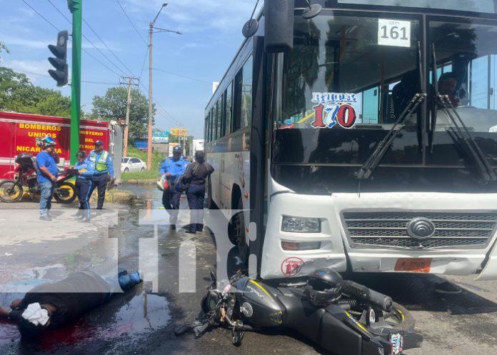 Foto: Mortal accidente acaba con vida de motorizado en Managua, sector de semáforos del Dancing / TN8