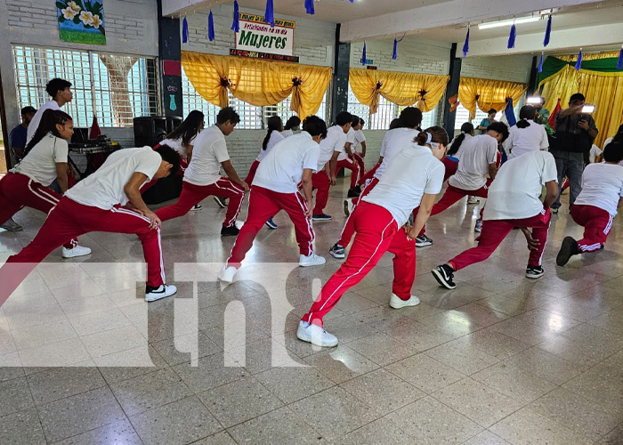 Foto: Ejercicios físicos en el Instituto Ramírez Goyena / TN8