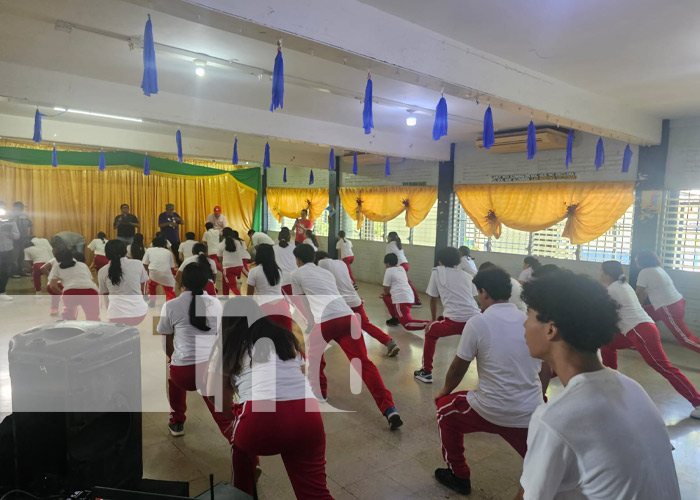 Foto: Ejercicios físicos en el Instituto Ramírez Goyena / TN8