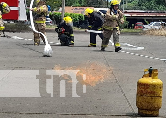 Foto: Capacitación con bomberos y ejercicio sobre fugas de gas / TN8