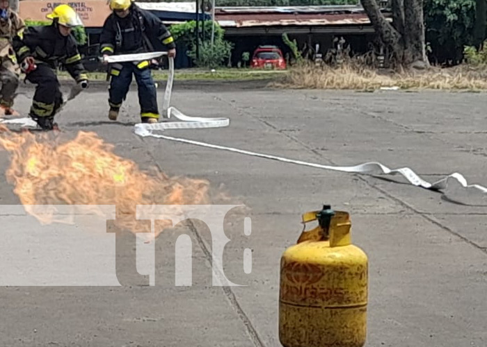 Foto: Capacitación con bomberos y ejercicio sobre fugas de gas / TN8