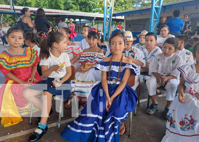 Foto: Pasarela de Huipiles en un colegio de Managua / TN8