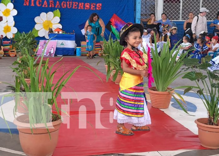 Foto: Pasarela de Huipiles en un colegio de Managua / TN8