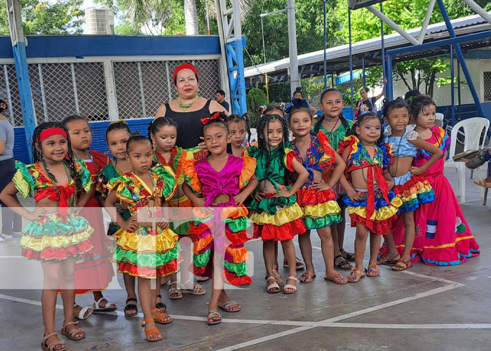 Foto: Pasarela de Huipiles en un colegio de Managua / TN8