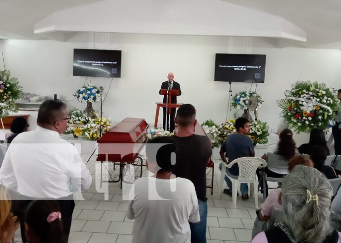 Foto: Sepultan a matrimonio de Rivas que falleció en accidente donde se involucra 