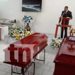 Foto: Sepultan a matrimonio de Rivas que falleció en accidente donde se involucra "La Rubia" / TN8