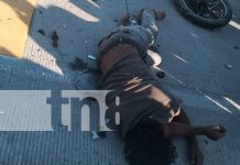 Foto: Hombre se estrelló contra un camión en marcha que se dirigía a Riscos de Oro, en el Caribe Norte/TN8