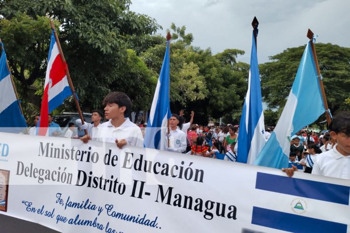 Foto: Los alumnos del colegio Ramírez Goyena, en Managua, participaron en desfile/TN8