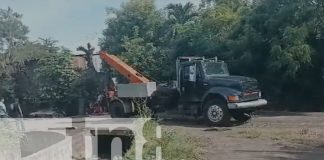 Foto: Vehículo va a parar al fondo de una canaleta en Ciudad Sandino/ TN8