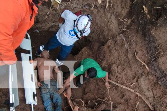 Foto: Derrumbe en Matagalpa: Dos trabajadores rescatados con vida y trasladados al hospital/TN8