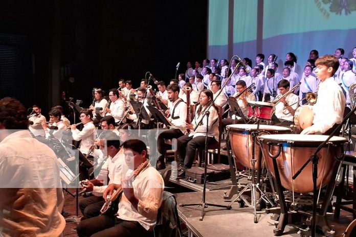 Estudiantes homenajean a los héroes patrios en una emotiva cantata en Managua