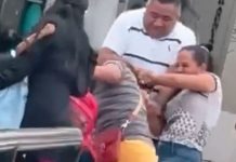 Foto: Padre y madre se van a los golpes en plena calle /Cortesía