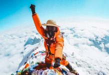 Foto: Inoxtag, un youtuber francés, no fue suficiente con escalar hasta la cima del Everest. Una vez allí rindió homenaje