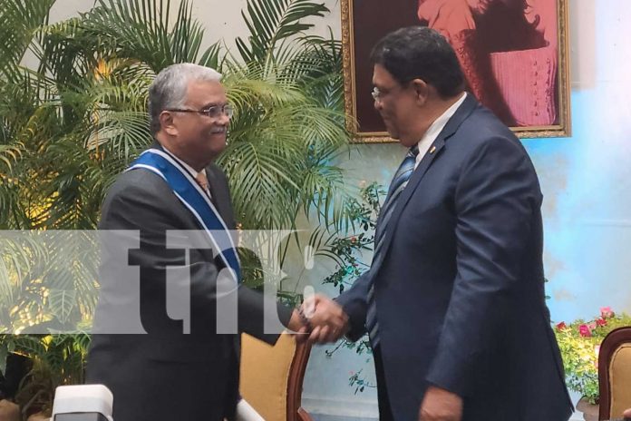 Foto: Embajador de Panamá recibe la Orden José de Marcoleta en grado de Gran Cruz/TN8