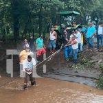 Foto: Rescatan a siete personas de un camión arrastrado por las fuertes corrientes en Tisma/TN8