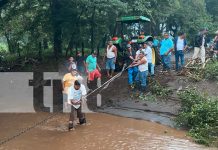 Foto: Rescatan a siete personas de un camión arrastrado por las fuertes corrientes en Tisma/TN8