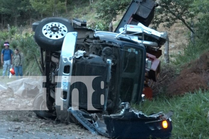 Foto: Falla en frenos provoca choque entre camión y carro en Carretera Jinotega-Matagalpa/TN8