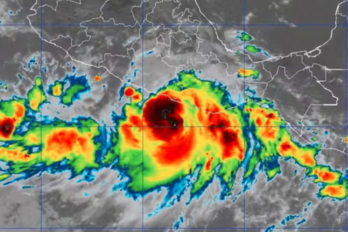 Foto: El huracán John de categoría 3 toca tierra en México /Cortesía