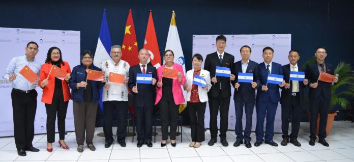 Foto: Cooperación entre universidades Casimiro Sotelo y Ciencia y Tecnología de Kunming, China