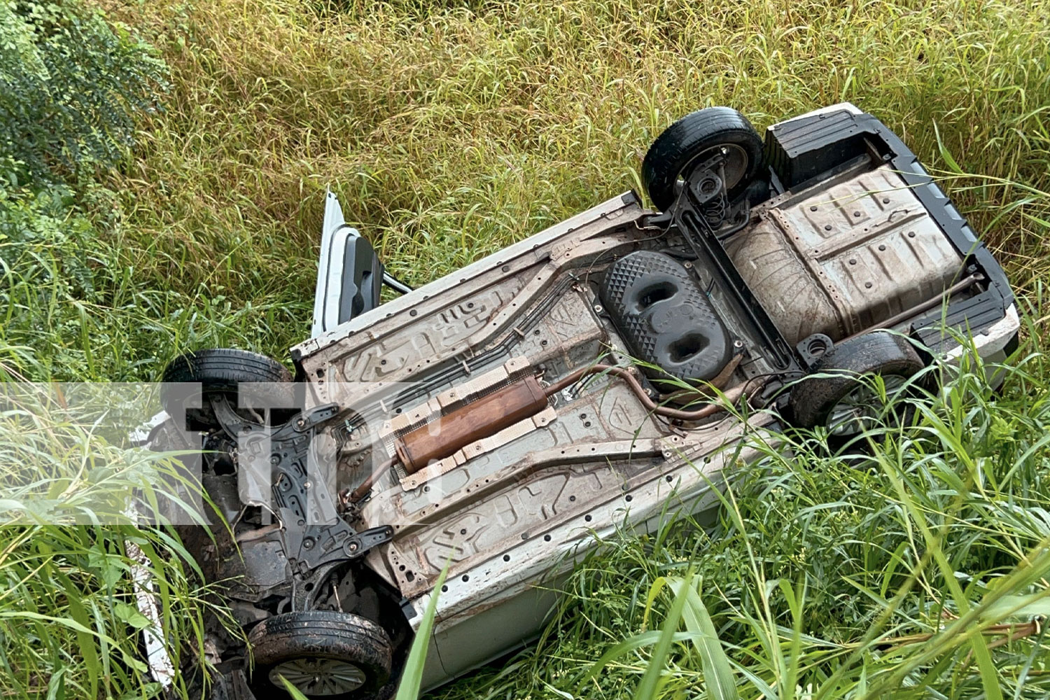 Foto: En la carretera de Juigalpa a Managua, se registró un accidente de tránsito donde un vehículo se precipitó a una Alcantarilla/TN8