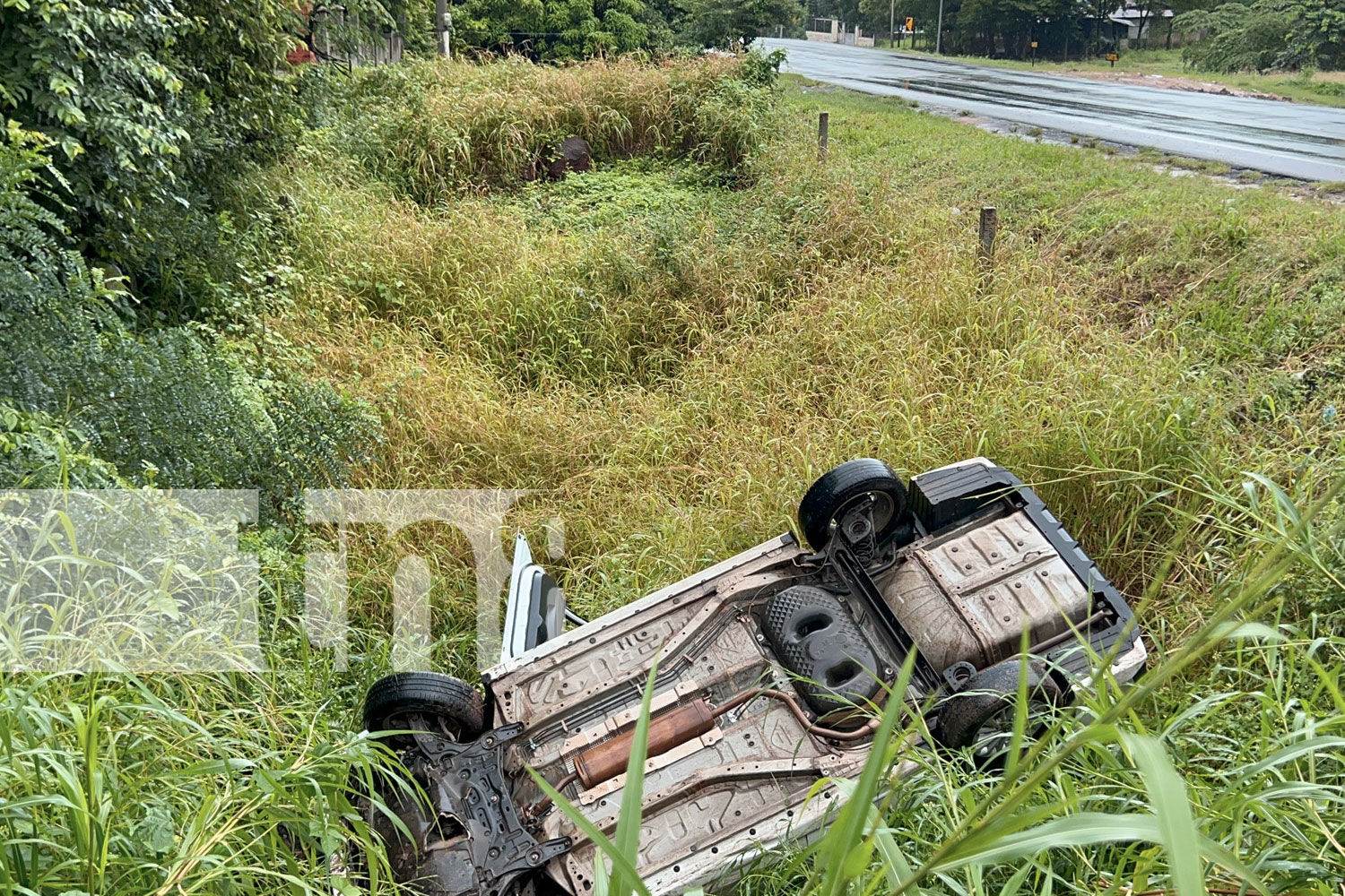 Foto: En la carretera de Juigalpa a Managua, se registró un accidente de tránsito donde un vehículo se precipitó a una Alcantarilla/TN8